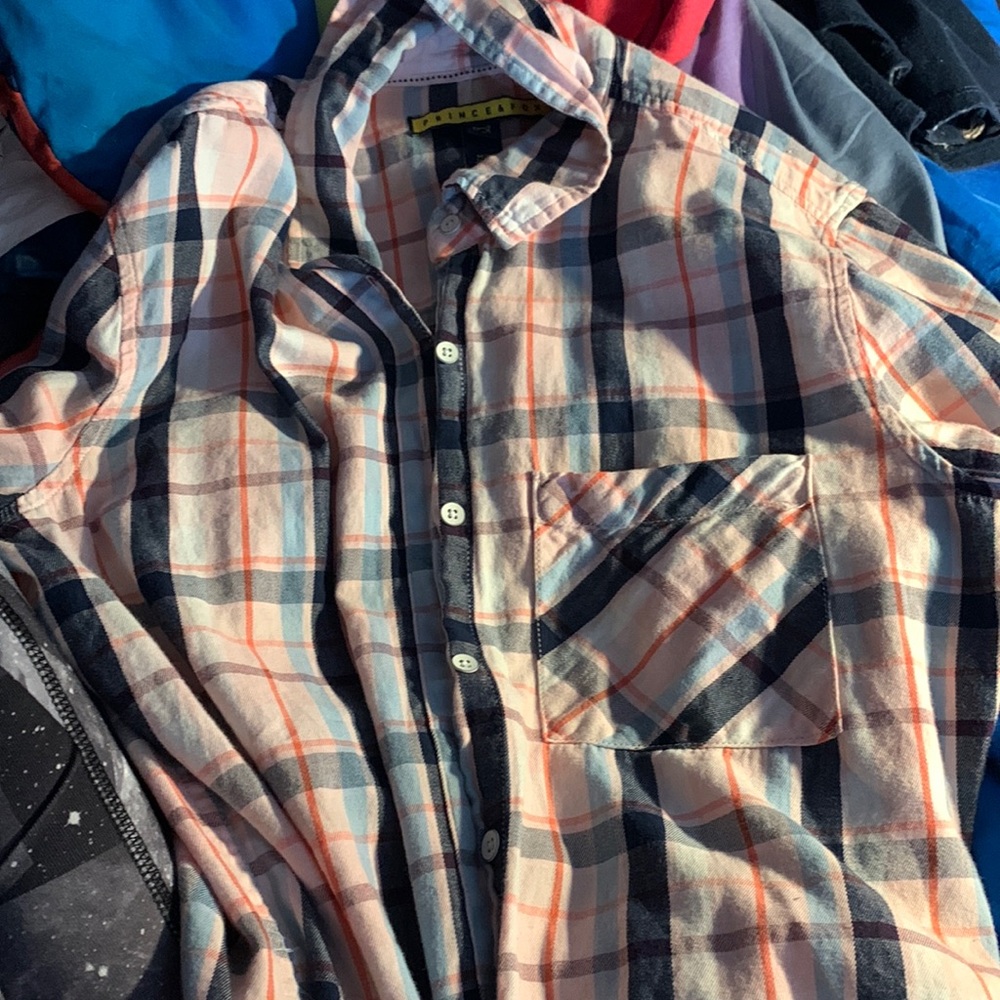 Medium sized button up shirt from prince and fox